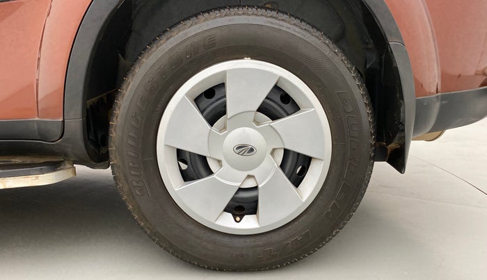 2020 Mahindra XUV500 W7 FWD, Diesel, Manual, 21,772 km, Left Rear Wheel