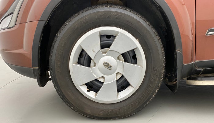 2020 Mahindra XUV500 W7 FWD, Diesel, Manual, 21,772 km, Left Front Wheel