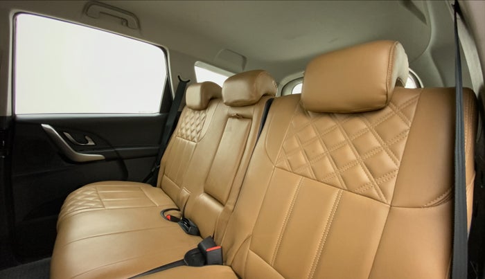 2020 Mahindra XUV500 W7 FWD, Diesel, Manual, 21,772 km, Right Side Rear Door Cabin
