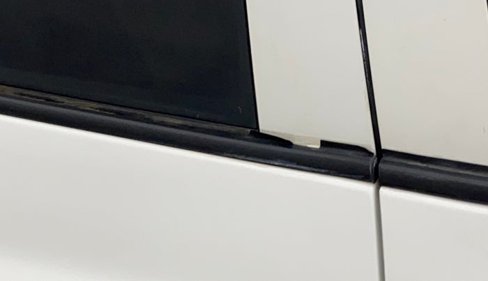 2017 Hyundai Grand i10 SPORTZ (O) AT 1.2 KAPPA VTVT, Petrol, Automatic, 64,645 km, Right rear door - Weather strip has minor damage