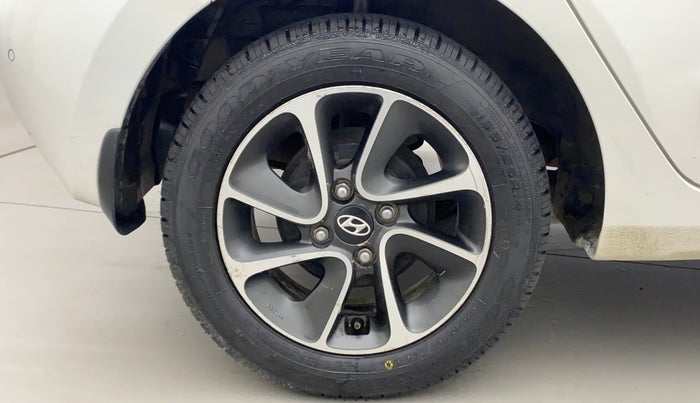 2017 Hyundai Grand i10 SPORTZ (O) AT 1.2 KAPPA VTVT, Petrol, Automatic, 64,645 km, Right Rear Wheel