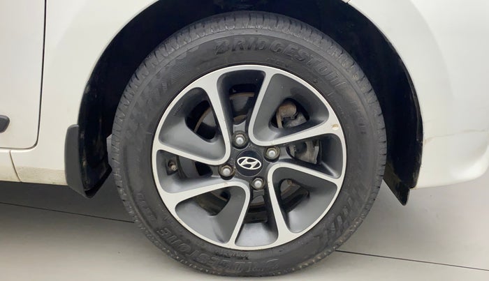 2017 Hyundai Grand i10 SPORTZ (O) AT 1.2 KAPPA VTVT, Petrol, Automatic, 64,645 km, Right Front Wheel