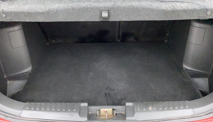 2016 Maruti Vitara Brezza ZDI, Diesel, Manual, 79,221 km, Boot Inside