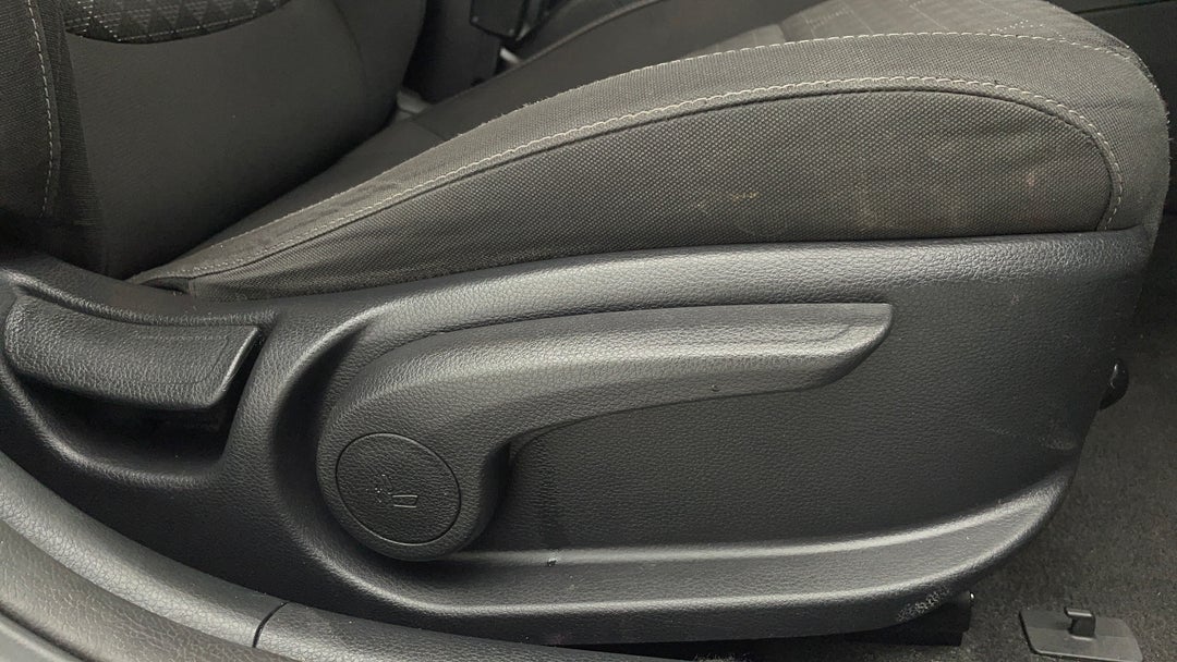2018 Kia Rio S, Automatic, 65041 km, Drivers Side Adjustment Panel