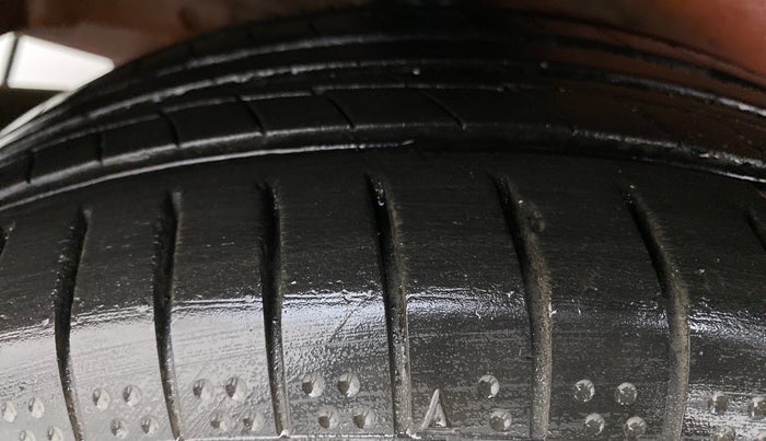 2015 Honda Jazz 1.2 V MT, Petrol, Manual, 64,801 km, Right Rear Tyre Tread