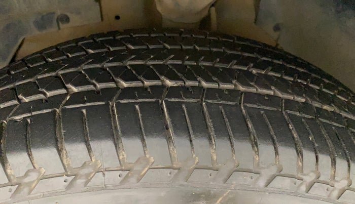 2015 Mahindra XUV500 W6, Diesel, Manual, 91,414 km, Left Front Tyre Tread
