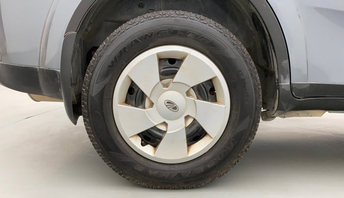 2015 Mahindra XUV500 W6, Diesel, Manual, 91,414 km, Right Rear Wheel
