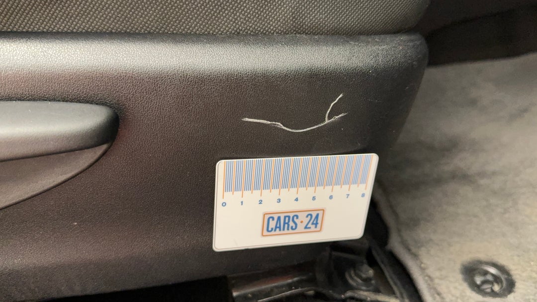 Seats Front RHS Scratch