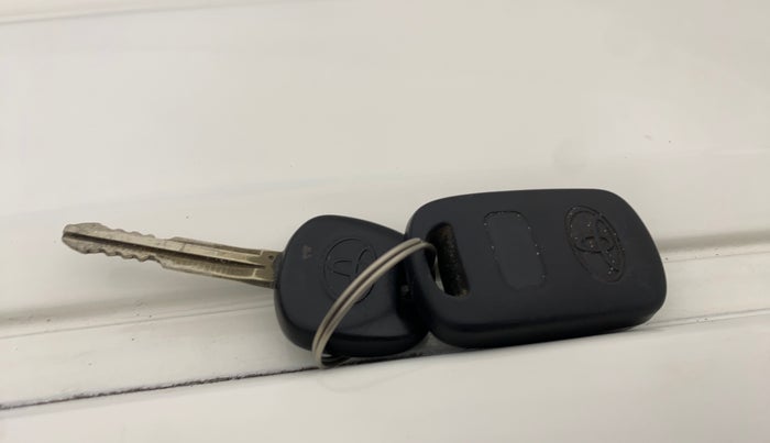 2011 Toyota Etios GD, Diesel, Manual, 78,975 km, Lock system - Central lock not working - 1,2 or 3 doors