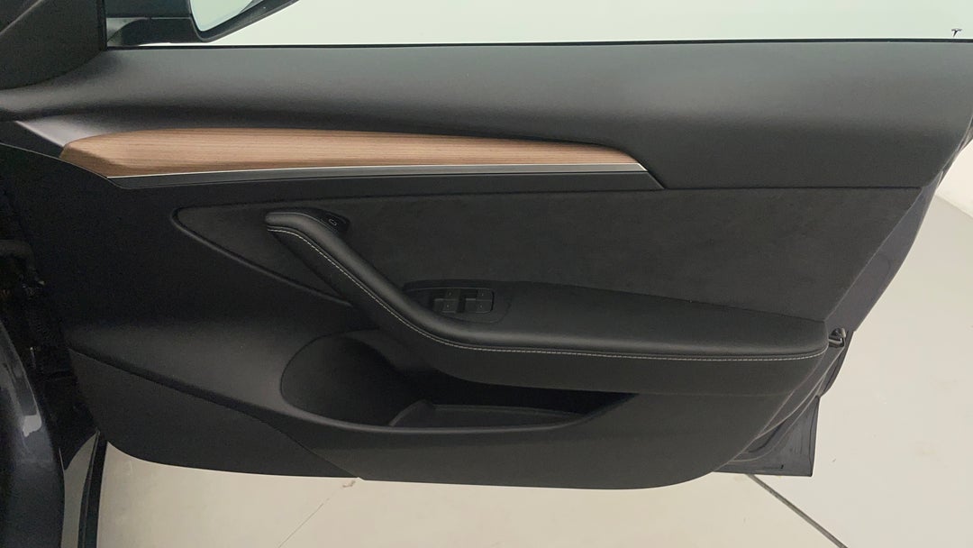 2023 Tesla Model 3 Long Range, Automatic, 16133 km, Speaker View