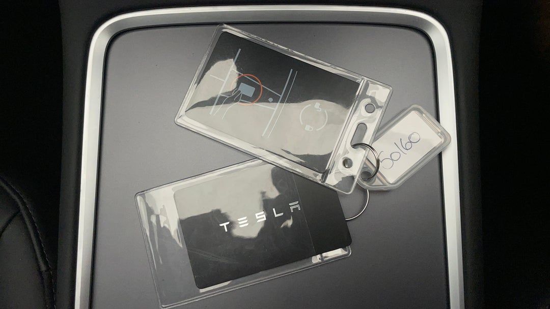 2023 Tesla Model 3 Long Range, Automatic, 16133 km, Key Close-up