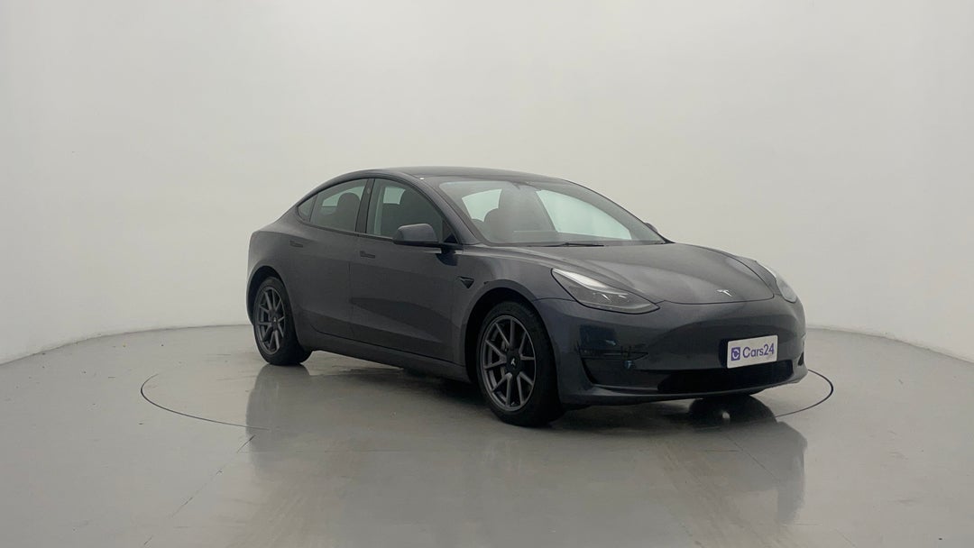 2023 Tesla Model 3 Long Range, Automatic, 16133 km, Right Front Diagonal (45- Degree) View