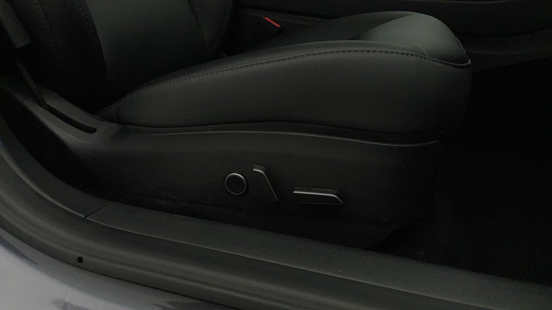 2023 Tesla Model 3 Long Range, Automatic, 16133 km, Drivers Side Adjustment Panel