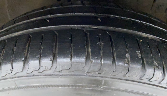 2016 Maruti Ertiga VDI SHVS, Diesel, Manual, 89,584 km, Right Front Tyre Tread