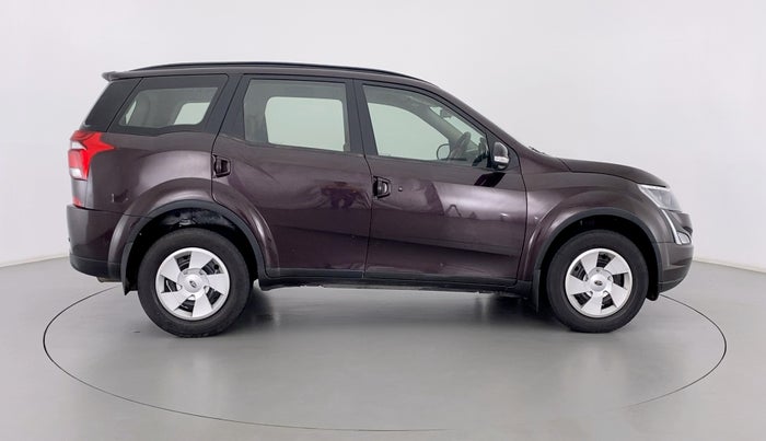 2019 Mahindra XUV500 W7 FWD, Diesel, Manual, 45,307 km, Right Side View