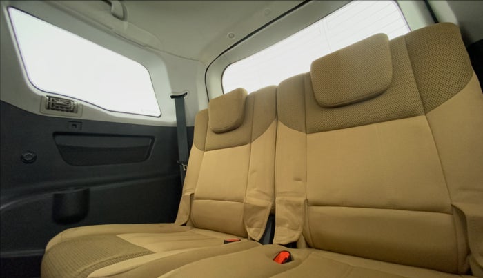 2019 Mahindra XUV500 W7 FWD, Diesel, Manual, 45,307 km, Third Seat Row ( optional )