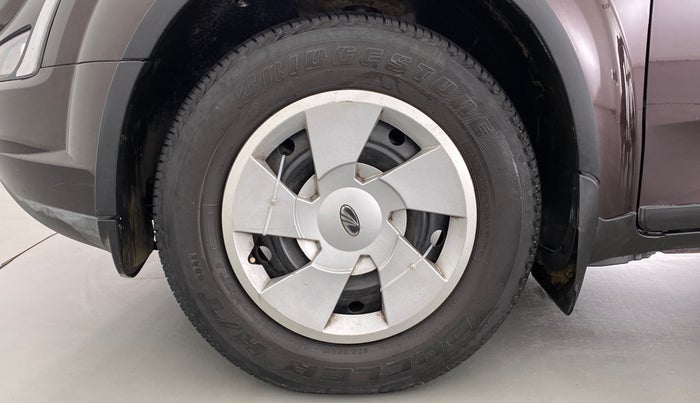 2019 Mahindra XUV500 W7 FWD, Diesel, Manual, 45,307 km, Left Front Wheel