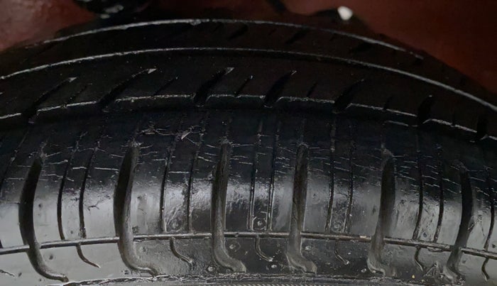 2015 Maruti Alto 800 LXI, Petrol, Manual, 31,059 km, Left Front Tyre Tread