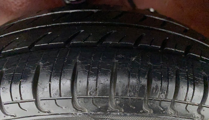 2015 Maruti Alto 800 LXI, Petrol, Manual, 31,059 km, Right Front Tyre Tread
