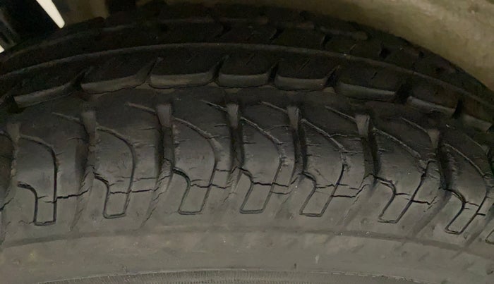 2015 Maruti Wagon R 1.0 LXI CNG, CNG, Manual, 11,994 km, Right Rear Tyre Tread