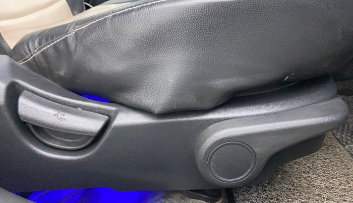 2017 Hyundai Xcent SX 1.2, Petrol, Manual, 27,432 km, Driver Side Adjustment Panel