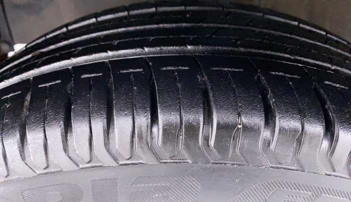 2015 Toyota Etios Liva G, Petrol, Manual, 79,223 km, Left Front Tyre Tread