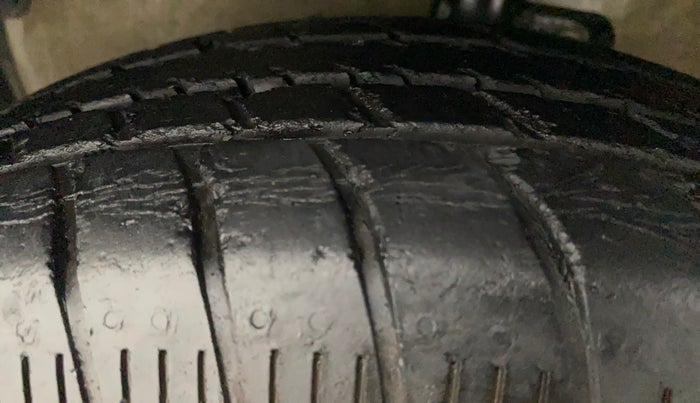 2015 Maruti Celerio ZXI, Petrol, Manual, 33,061 km, Left Front Tyre Tread