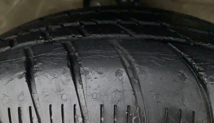 2015 Maruti Celerio ZXI, Petrol, Manual, 33,061 km, Right Front Tyre Tread
