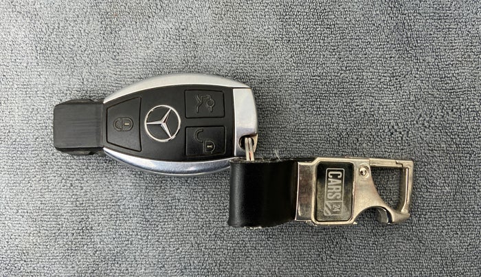 2011 Mercedes Benz E Class E 220 CDI ELEGANCE, Diesel, Automatic, 1,52,614 km, Key Close Up