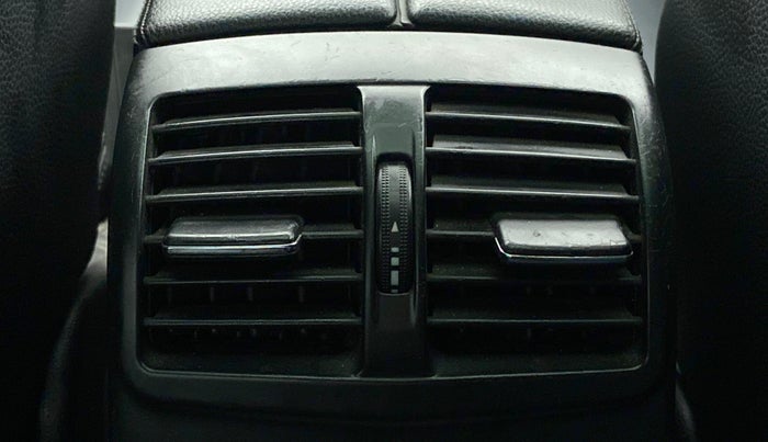 2011 Mercedes Benz E Class E 220 CDI ELEGANCE, Diesel, Automatic, 1,52,614 km, Rear AC Vents