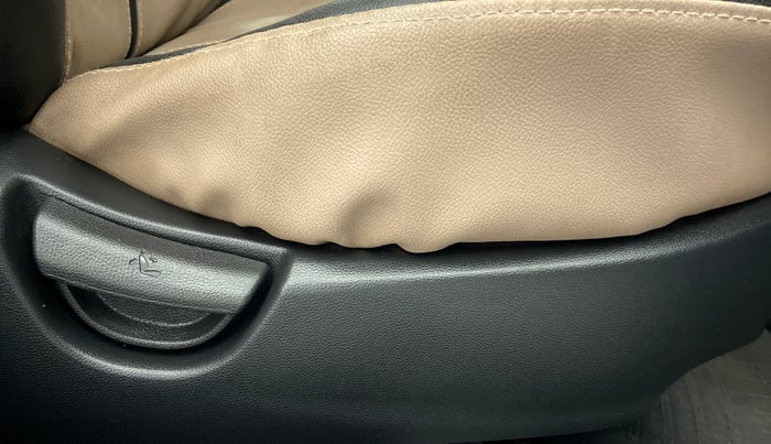 2018 Hyundai Grand i10 SPORTZ 1.2 KAPPA VTVT, Petrol, Manual, 21,937 km, Driver Side Adjustment Panel
