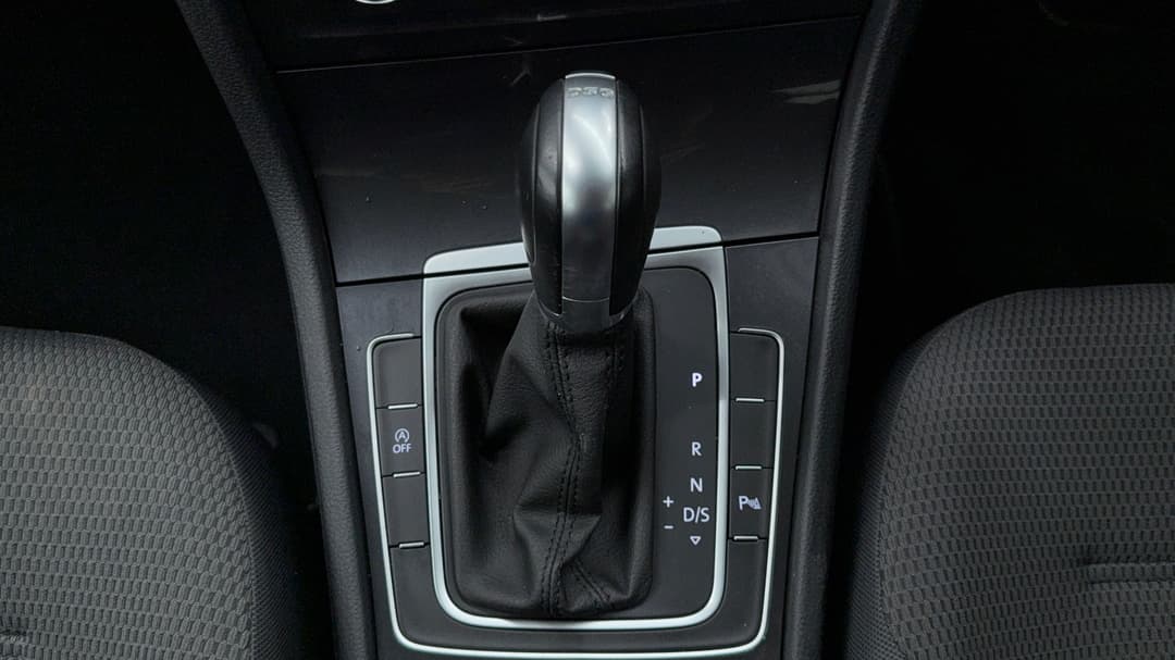 2018 Volkswagen Golf 110 Tsi Comfortline, Automatic, 90794 km, Gear Lever 