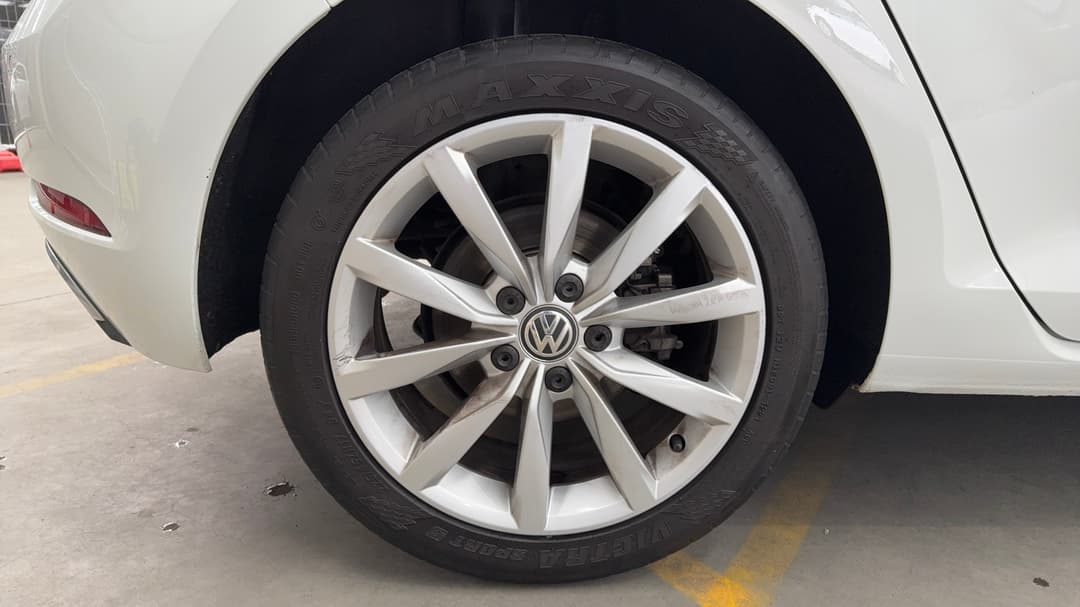 2018 Volkswagen Golf 110 Tsi Comfortline, Automatic, 90794 km, Right Rear Wheel