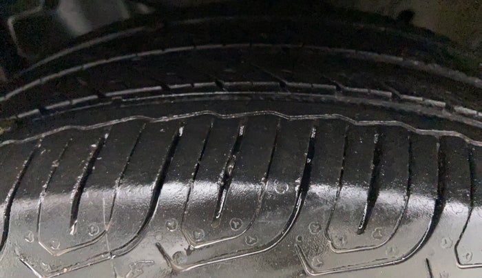 2018 Honda Jazz 1.2 V MT, Petrol, Manual, 23,613 km, Left Front Tyre Tread