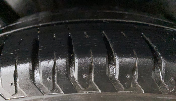 2019 Maruti Ertiga ZXI AT SHVS, Petrol, Automatic, 43,576 km, Right Rear Tyre Tread