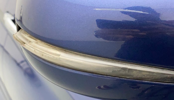 2019 Maruti Ertiga ZXI AT SHVS, Petrol, Automatic, 43,576 km, Right rear-view mirror - Indicator light has minor damage