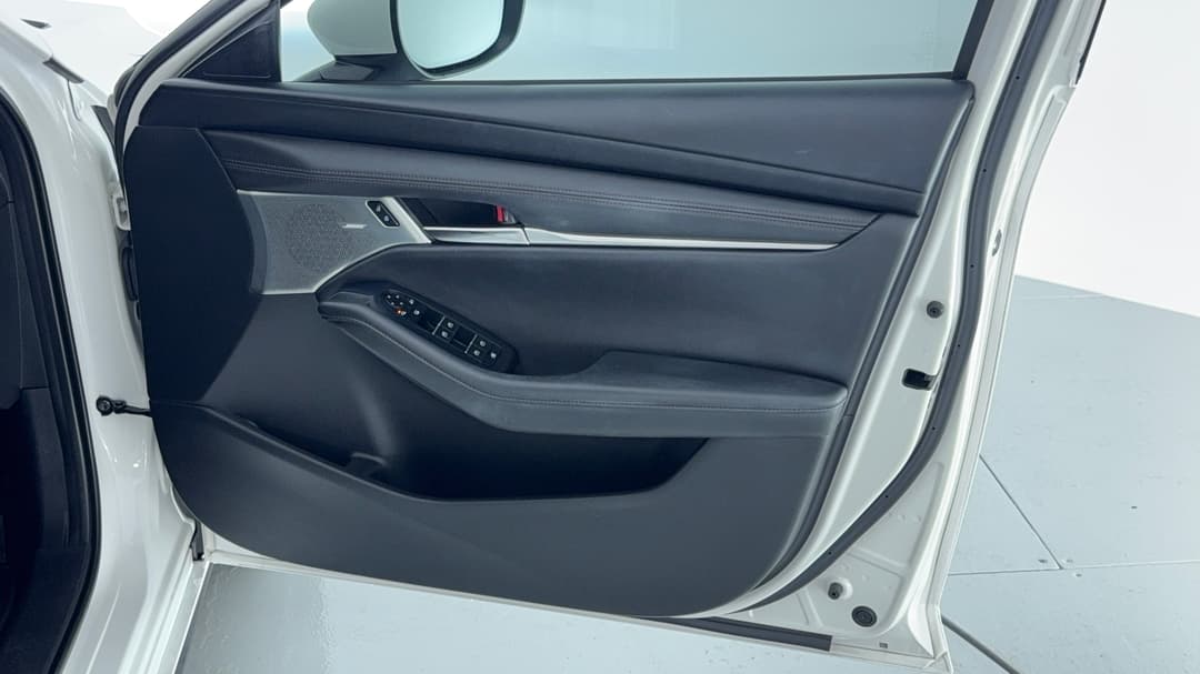 2020 Mazda Mazda3 G25 Astina, Automatic, 63844 km, Speaker View