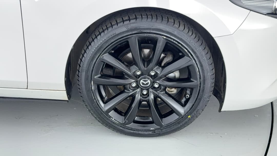 2020 Mazda Mazda3 G25 Astina, Automatic, 63844 km, Right Front Wheel