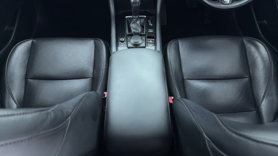 2020 Mazda Mazda3 G25 Astina, Automatic, 63844 km, Center Console