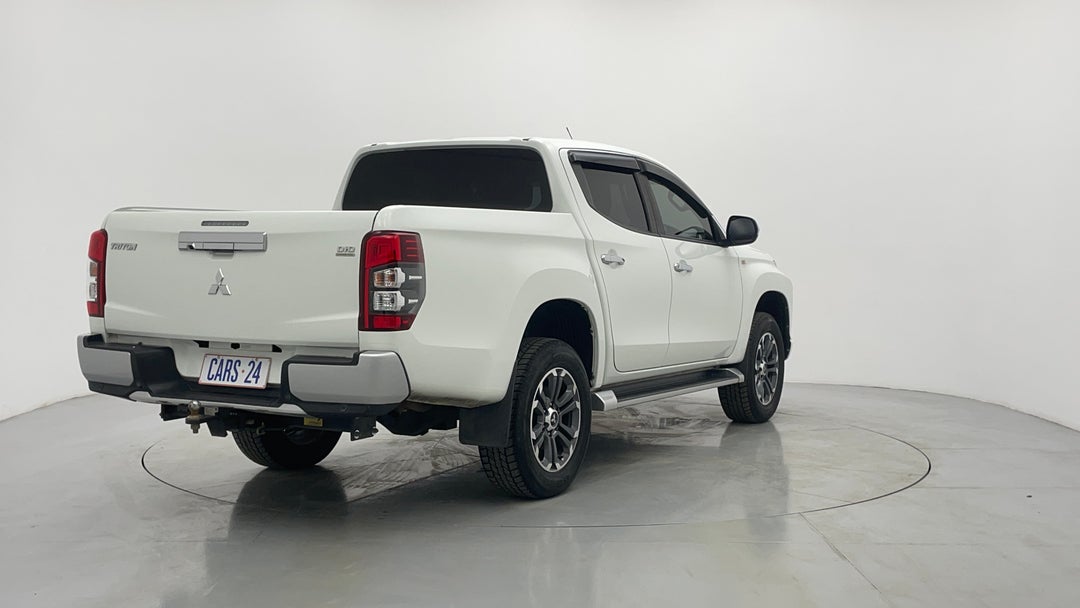 Right Back Diagonal (45- Degree) View