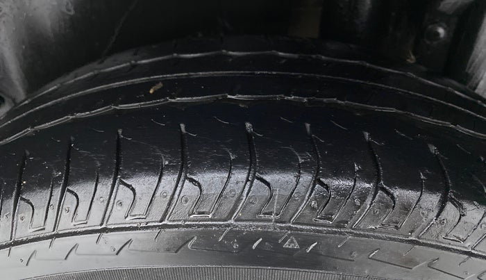 2017 Maruti Swift VXI D, Petrol, Manual, 55,354 km, Left Rear Tyre Tread
