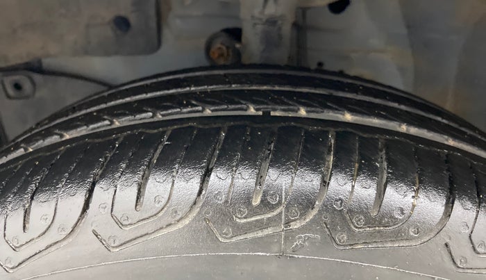 2014 Honda Amaze 1.2L I-VTEC S, Petrol, Manual, 52,835 km, Left Front Tyre Tread