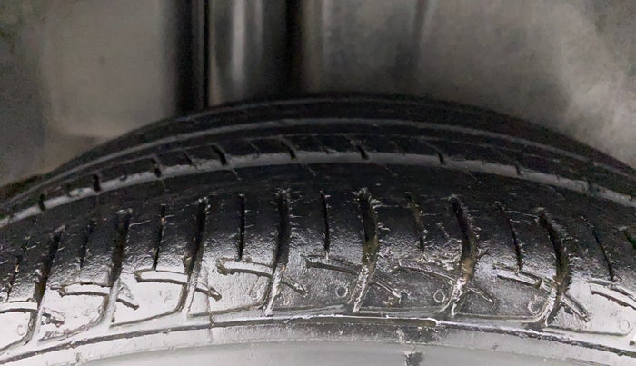 2016 Maruti Ciaz VDI+ SHVS, Diesel, Manual, 78,672 km, Right Rear Tyre Tread