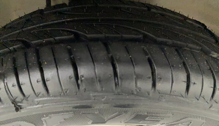 2017 Maruti Alto 800 LXI, Petrol, Manual, 2,924 km, Right Front Tyre Tread