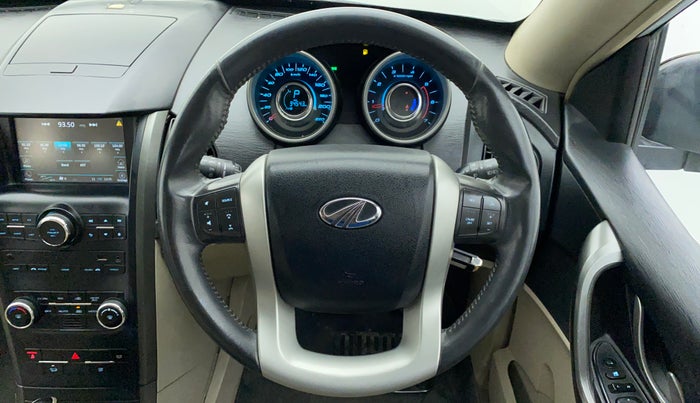 2016 Mahindra XUV500 W10 AT FWD, Diesel, Automatic, 94,738 km, Steering Wheel Close Up