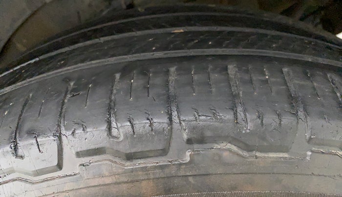 2016 Mahindra XUV500 W10 AT FWD, Diesel, Automatic, 94,738 km, Left Front Tyre Tread