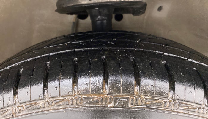 2014 Maruti Ritz VDI, Diesel, Manual, 79,319 km, Right Front Tyre Tread