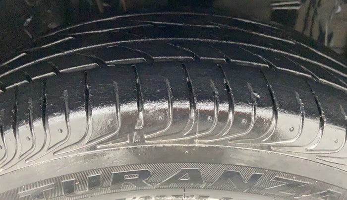 2018 Toyota YARIS V MT, Petrol, Manual, 16,676 km, Right Front Tyre Tread