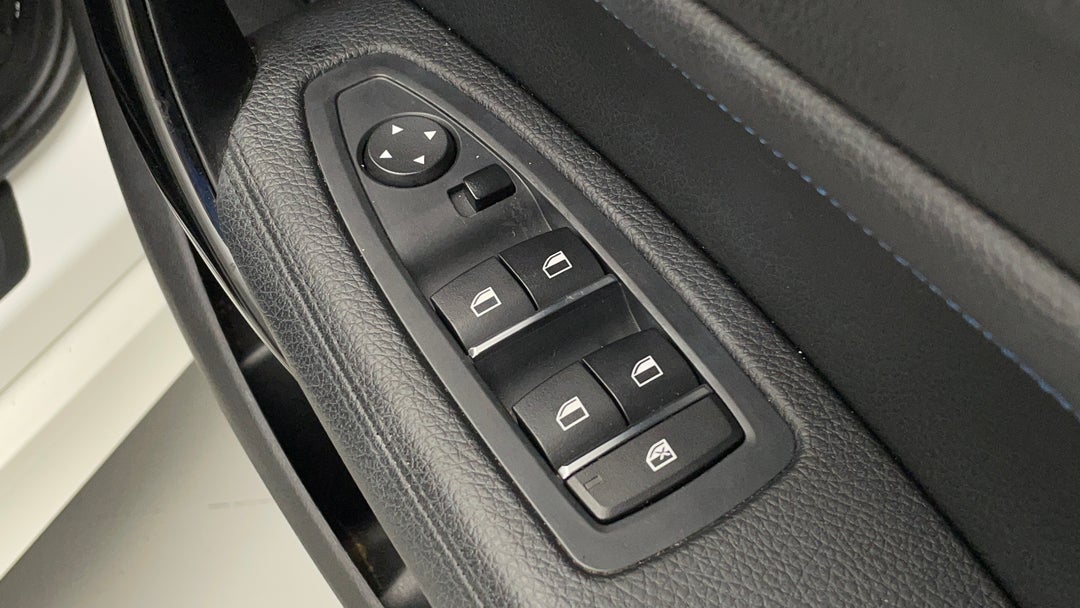 2018 BMW 1 18i Sport Line, Automatic, 130330 km, Drivers Side Door Panel Controls