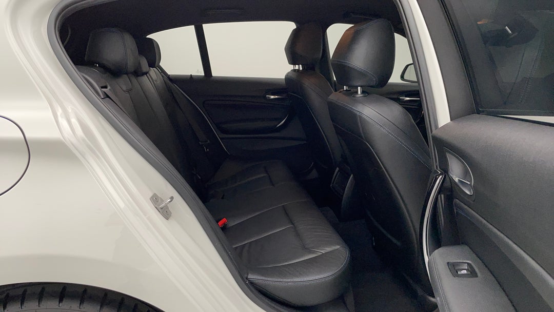 2018 BMW 1 18i Sport Line, Automatic, 130330 km, Right Side Rear Door Cabin View